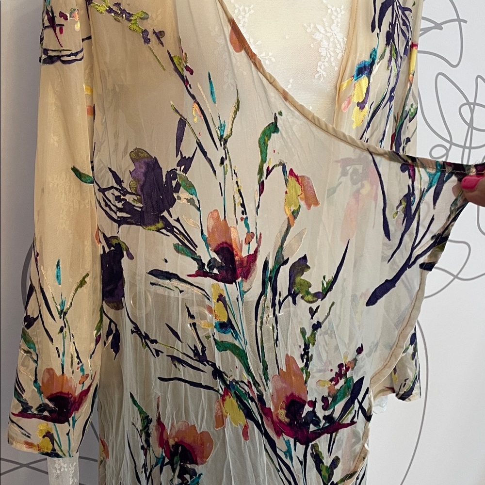 Floral Print Sheer Kimono With Roll tab Sleeves size M - Picture 7 of 9